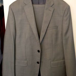 Men’s suit. Hardly used
